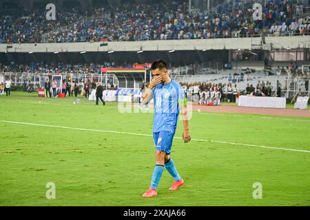 Kolkata, Inde. 06 juin 2024. L'indien Sunil Chhetri réagit après le match entre l'Inde et le Koweït en tant que qualification pour la Coupe du monde de la FIFA 2026 et qualification conjointe préliminaire pour la Coupe d'Asie de l'AFC 2027 au stade Salt Lake alors qu'il se retire de sa carrière de footballeur international après avoir disputé 150 matchs et marqué 94 buts internationaux. Il occupe la troisième position de buteur après Lionel Messi et Cristiano Ronaldo au niveau mondial. Il détient également la plus haute distinction d'être le footballeur indien le plus couronné. Score final ; Inde 0:0 Koweït. Crédit : SOPA images Limited/Alamy Live News Banque D'Images