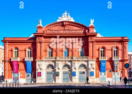 Façade du Teatro Petruzzelli, Bari, Italie Banque D'Images