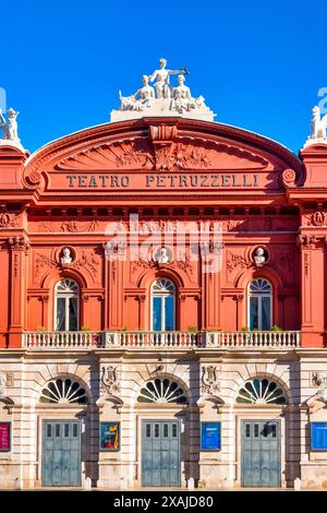 Façade du Teatro Petruzzelli, Bari, Italie Banque D'Images