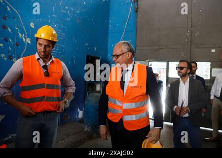 Il sindaco di Roma Roberto Gualtieri visita il cantiere del Porto fluviale Recupero del patrimonio artistico e sociale dell'immobile vincolato ed occupato ex Direzione Magazzini del Commissariato - Cronaca - Roma, Italia -Venerdì, 7 Giugno 2024 (foto Cecilia Fabiano/LaPresse) le maire de Rome Roberto Gualtieri visite le chantier de Porto fluviale récupération du patrimoine artistique et social de la propriété restreinte et occupée ancienne gestion d'entrepôt du Commissariat - Actualités - Rome, Italie - vendredi 7 juin 2024 (photo Cecilia Fabiano/LaPresse) Banque D'Images