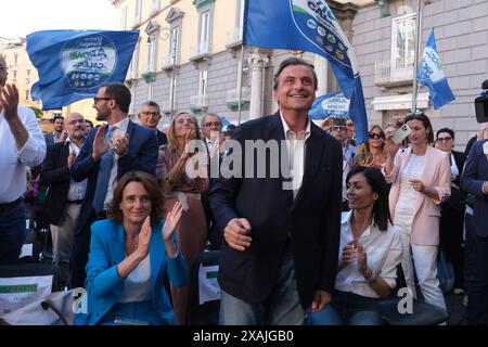 Carlo Calenda, chef du parti politique italien Azione, clôture la campagne électorale européenne de 2024 à Naples Banque D'Images