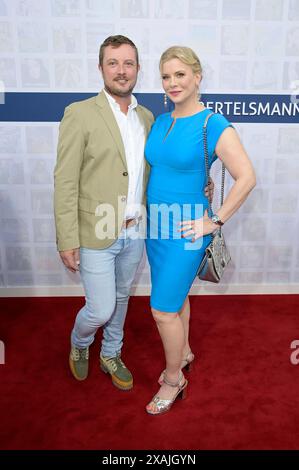 Armin Barwich und Eva Habermann BEI der Bertelsmann Party 2024 in der Bertelsmann Repräsentanz Unter den Linden. Berlin, 06.06.2024 *** Armin Barwich et Eva Habermann à la fête Bertelsmann 2024 au bureau de représentation Bertelsmann Unter den Linden Berlin, 06 06 06 2024 Foto:XF.xKernx/xFuturexImagex bertelsmann 4724 Banque D'Images