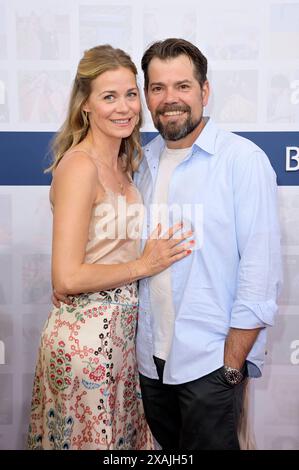 Daniel Fehlow mit Ehefrau Jessica Ginkel BEI der Bertelsmann Party 2024 in der Bertelsmann Repräsentanz Unter den Linden. Berlin, 06.06.2024 *** Daniel Fehlow et son épouse Jessica Ginkel à la fête Bertelsmann 2024 au bureau de représentation Bertelsmann Unter den Linden Berlin, 06 06 2024 Foto:XF.xKernx/xFuturexImagex bertelsmann 4789 Banque D'Images