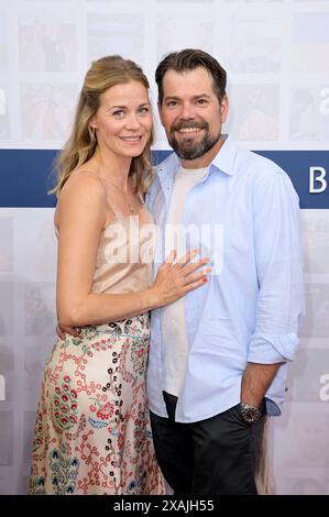 Daniel Fehlow mit Ehefrau Jessica Ginkel BEI der Bertelsmann Party 2024 in der Bertelsmann Repräsentanz Unter den Linden. Berlin, 06.06.2024 *** Daniel Fehlow et son épouse Jessica Ginkel à la fête Bertelsmann 2024 au bureau de représentation Bertelsmann Unter den Linden Berlin, 06 06 2024 Foto:XF.xKernx/xFuturexImagex bertelsmann 4790 Banque D'Images