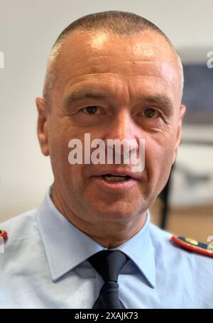 Berlin, Allemagne. 03 juin 2024. Le lieutenant-général Alexander Hoppe, inspecteur général adjoint, donne une interview dans son bureau au ministère de la Défense à Berlin. Crédit : Carsten Hoffmann/dpa/Alamy Live News Banque D'Images