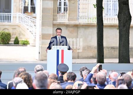 Bayeux, France. 07 juin 2024. Le président français Emmanuel Macron lors d'une cérémonie commémorative de la libération de Bayeux, dans le cadre des cérémonies marquant le 80e anniversaire du débarquement allié de la seconde Guerre mondiale en Normandie, à Bayeux, dans le nord-ouest de la France, le 7 juin 2024. Photo de Jacques Witt/Pool/ABACAPRESS. COM Credit : Abaca Press/Alamy Live News Banque D'Images