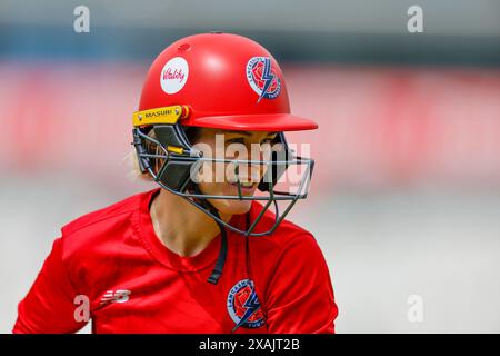 7 juin 2024 ; Emirates Old Trafford Cricket Ground, Manchester, Angleterre ; Charlotte Edwards Cup Cricket, Lancashire Thunder versus Southern Vipers ; Katie Mack of Lancashire Thunder Banque D'Images