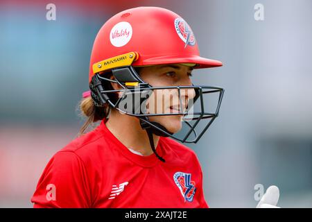 7 juin 2024 ; Emirates Old Trafford Cricket Ground, Manchester, Angleterre ; Charlotte Edwards Cup Cricket, Lancashire Thunder versus Southern Vipers ; Fi Morris du Lancashire Thunder Banque D'Images