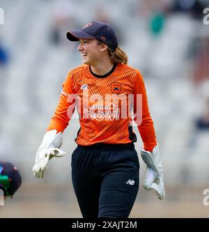 7 juin 2024 ; Emirates Old Trafford Cricket Ground, Manchester, Angleterre ; Charlotte Edwards Cup Cricket, Lancashire Thunder versus Southern Vipers ; Rhianna Southby de Southern Vipers Banque D'Images