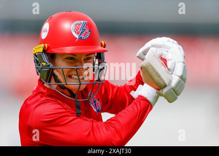 7 juin 2024 ; Emirates Old Trafford Cricket Ground, Manchester, Angleterre ; Charlotte Edwards Cup Cricket, Lancashire Thunder versus Southern Vipers ; Katie Mack of Lancashire Thunder Banque D'Images