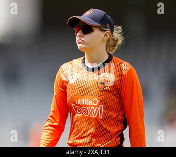 7 juin 2024 ; Emirates Old Trafford Cricket Ground, Manchester, Angleterre ; Charlotte Edwards Cup Cricket, Lancashire Thunder versus Southern Vipers ; Charlie Dean of Southern Vipers Banque D'Images