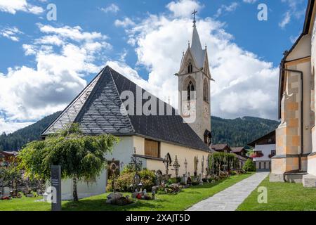 Autriche, Serfaus-Fiss-Ladis, Serfaus, l'église paroissiale Mariae Himmelfahrt Banque D'Images