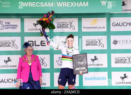 Lotte Kopecky, vainqueur de l'étape Team SD Worx-ProTime, après la deuxième étape du Lloyds Bank Women's Tour of Britain 2024 à Wrexham, au pays de Galles. Date de la photo : vendredi 7 juin 2024. Banque D'Images