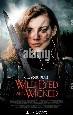 Wild Eyed and Wicked (2023) réalisé par Gordon Shoemaker Foxwood et mettant en vedette Colleen Camp, Molly Kunz et Stefanie Estes. Lily Pierce, hantée, cherche son père éloigné, un professeur d'histoire déshonoré, pour apprendre à combattre les menaces surnaturelles comme les chevaliers combattant des monstres, puisant dans une ère révolue d'épées et d'armures. Affiche publicitaire AMÉRICAINE ***USAGE ÉDITORIAL SEULEMENT ***. Crédit : BFA / Gravitas Ventures Banque D'Images