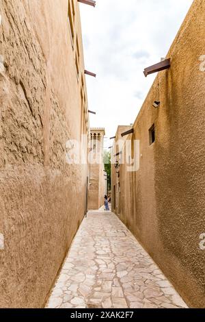 Ruelle étroite dans le quartier historique, Al Fahidi Historical Neighborhood, Old Town, Al Bastakiya, Dubaï, Émirats arabes Unis, moyen-Orient, Asie Banque D'Images