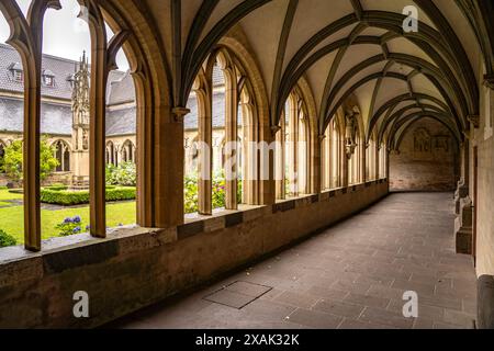 Cour intérieure et cloître de l'église catholique de membres Viktor à Xanten, Bas-Rhin, Rhénanie du Nord-Westphalie, Allemagne, Europe Banque D'Images