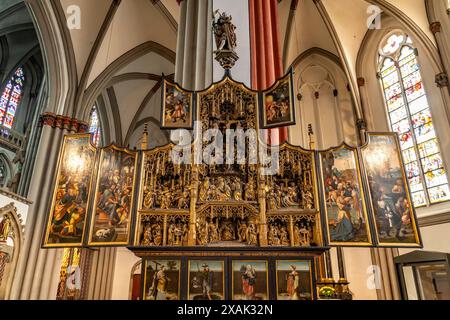 Autel martyr à l'intérieur de l'église catholique de membre Viktor à Xanten, Bas-Rhin, Rhénanie du Nord-Westphalie, Allemagne, Europe Banque D'Images