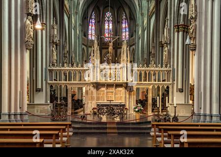 Intérieur de l'église catholique de Saint Viktor à Xanten, Basse-Rhénanie, Rhénanie du Nord-Westphalie, Allemagne, Europe Banque D'Images