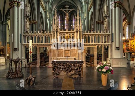 Intérieur de l'église catholique de Saint Viktor à Xanten, Basse-Rhénanie, Rhénanie du Nord-Westphalie, Allemagne, Europe Banque D'Images