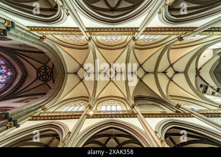 Plafond à l'intérieur de l'église catholique de Saint Viktor à Xanten, Basse-Rhénanie, Rhénanie du Nord-Westphalie, Allemagne, Europe Banque D'Images