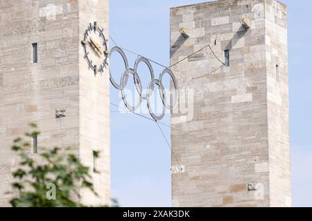 Berlin, Allemagne. 14 juillet 2024. Cette photo prise le 7 juin 2024 montre une vue de l'Olympiastadion de Berlin à Berlin, capitale de l'Allemagne. L'UEFA Euro 2024 se tiendra du 14 juin au 14 juillet 2024 dans dix villes d'Allemagne. L’Olympiastadion de Berlin accueillera six matchs, trois en phase de groupes, un tour de 16, un quart de finale et le match final. Crédit : Inaki Esnaola/Xinhua/Alamy Live News Banque D'Images