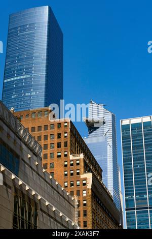 Gratte-ciel fascinants à Hudson Yards, Midtown Manhattan, New York, États-Unis. Midtown Manhattan est la partie centrale de la ville de New York a Banque D'Images