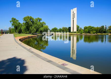 Carillon national d'Australie sur l'île de la Reine Elizabeth II sur les rives du lac Burley Griffin à Canberra, territoire de la capitale australienne Banque D'Images