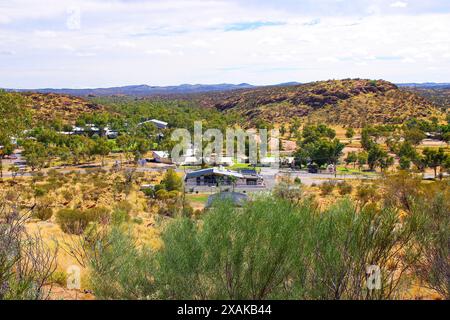 Vue de Spencer Hill et du St Philip's College au nord d'Anzac Hill à Alice Springs, territoire du Nord, Australie centrale Banque D'Images