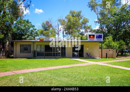 Bureaux de la stratégie pour l'emploi des autochtones au Todd Mall, dans le centre-ville d'Alice Springs, territoire du Nord, Australie centrale Banque D'Images