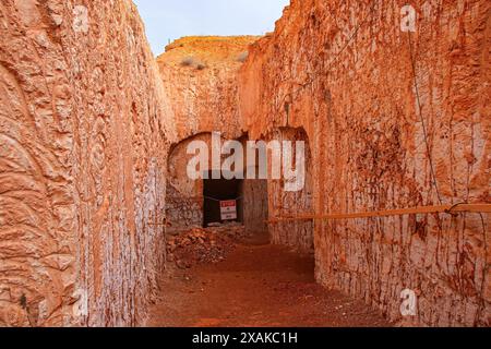 Tunnel d'entrée de la mine d'Opale de Tom à Coober Pedy, Australie méridionale Banque D'Images