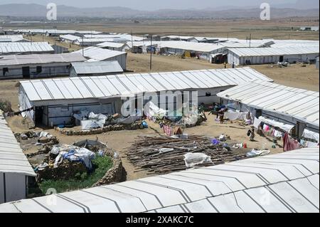 ETHIOPIE, Tigray, Mekelle, conséquences de la guerre du Tigré 2020-2022, camp de déplacés internes Sebacare SC 4 pour les personnes déplacées internes et les réfugiés de guerre / ÄTHIOPIEN, Tigray, Mekelle, camp de déplacés internes Sebacare 4 site de déplacés internes am Stadtrand für Vertriebene des Tigray Krieges 2020-2022 Banque D'Images