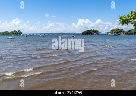 Amérique du Nord, Caraïbes, Grande Antilles, Île d'Hispaniola, République dominicaine, péninsule de Samana, Santa Barbara de Samana, vue du pont dans la baie de Samana Banque D'Images