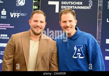 L'animateur Bennie Wolter und Dennis Wolter kommen zur Verleihung Deutscher Entertainment Award 2024 *** les animateurs Bennie Wolter et Dennis Wolter assistent à la cérémonie du German Entertainment Award 2024 Banque D'Images