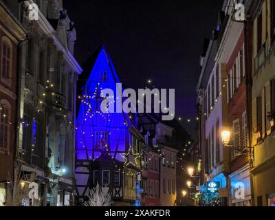 Europe, France, Grand est, Alsace, Colmar, ambiance de Noël dans une ruelle étroite Banque D'Images