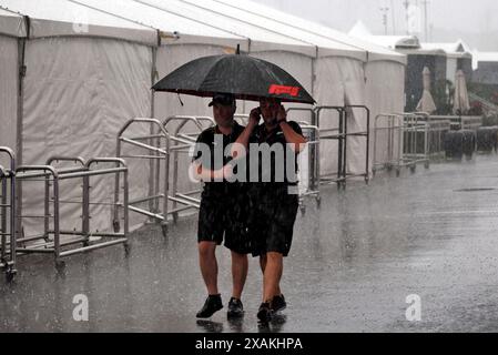 Montréal, Canada. 07 juin 2024. Atmosphère de paddock - pluie. 07.06.2024. Championnat du monde de formule 1, Rd 9, Grand Prix du Canada, Montréal, Canada, journée d'entraînement. Le crédit photo devrait se lire : XPB/Alamy Live News. Banque D'Images