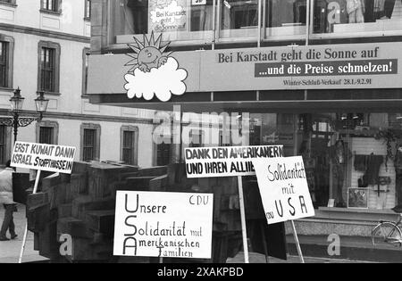 Les citoyens Fulda et les politiciens locaux manifestent pour la guerre contre l'Irak et montrent leur solidarité avec les États-Unis, les citoyens Fulda et les politiciens locaux manifestent pour la guerre contre l'Irak Banque D'Images