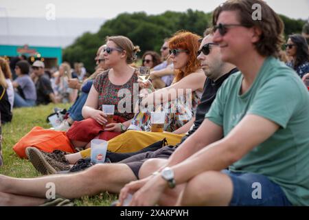 Porto, Portugal. 06 juin 2024. Les festivaliers assistent au festival de musique Primavera Sound 2024 qui se tient à Porto. Primavera Sound donne le coup d'envoi de l'année 2024 au parc municipal de Porto, au Portugal. Le festival a lieu entre le 6 et le 8 mai. PJ Harvey, Pulp, Lana Del Rey entre autres sont les têtes d'affiche de cette édition de l'année. (Photo de Diogo Baptista/SOPA images/SIPA USA) crédit : SIPA USA/Alamy Live News Banque D'Images