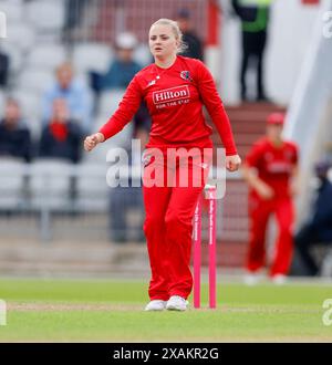 7 juin 2024 ; Emirates Old Trafford Cricket Ground, Manchester, Angleterre ; Charlotte Edwards Cup Cricket, Lancashire Thunder versus Southern Vipers ; Sophie Morris du Lancashire Thunder Banque D'Images