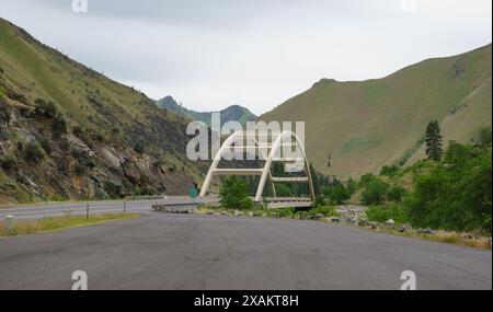 Riggins Time zone Bridge, Goff Bridge, Highway 95, Salmon River, Idaho, entrer dans le fuseau horaire des Rocheuses, quitter le fuseau horaire du Pacifique Banque D'Images