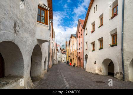 Laubengasse-via dei Portici Street, Glurns-Glorenza, Haut-Adige-Tyrol du Sud, Italie Banque D'Images