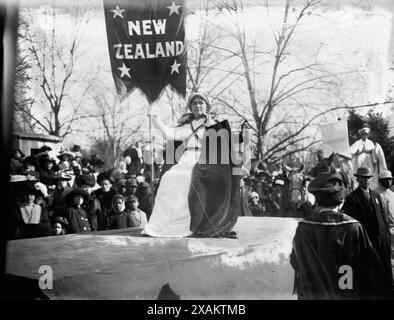 Flotteur dans le défilé de suffrage, entre c1910 et c1915. Banque D'Images