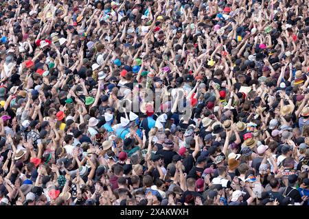 Rock am Ring, Festival Tag 1, Nürburgring, 07.-09.06.2024 Adenau, Deutschland - 7,6.2024, fans hören groupes BEI Rock am Ring. DAS Festival findet am Nürburgring in der Nähe der Stadt Adenau vom 07.-09.06.2024 statt. Adenau Rheinland-Pfalz Deutschland *** Rock am Ring, Festival Day 1, Nürburgring, 07 09 06 2024 Adenau, Allemagne 7 6 2024 fans écoutent des groupes au Rock am Ring le festival a lieu au Nürburgring près de la ville d'Adenau du 07 09 06 2024 Adenau Rheinland Pfalz Allemagne Copyright: xChristianxEnderx Banque D'Images