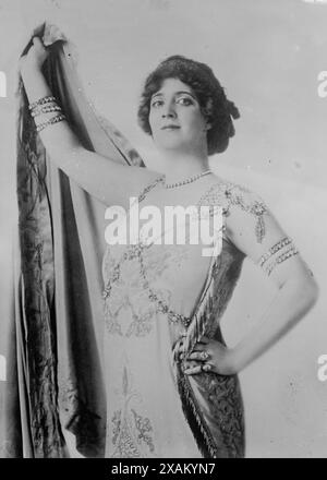 Lois Ewell, 1913. Montre la chanteuse américaine d'opéra et interprète de Broadway lois Ewell (née en 1885). Banque D'Images
