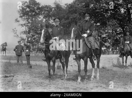 Major F. W. Sladen &amp ; Lt.H.D. Higley, 1926. Montre Fred W. Sladen qui était surintendant (commandant) de West point de 1922 à 1925, avec le lieutenant H.D. Higley. Banque D'Images