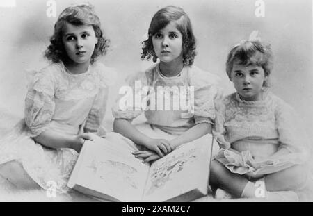 Filles du prince et de la princesse de Grèce : Olga, Eliy, &amp ; Marina, entre c1910 et c1915. Banque D'Images