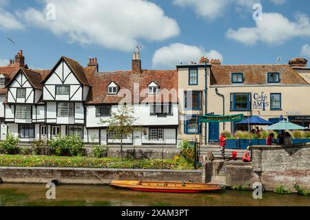 Westgate Punts sur la rivière Great Stour à Canterbury, Kent, Angleterre. Banque D'Images