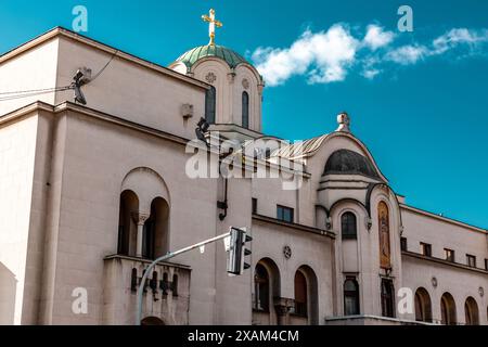 Belgrade, Serbie - 8 fév 2024 : L'église Cathédrale de préparé Michel l'Archange est une église cathédrale orthodoxe serbe dans le centre de Belgrade, Ser Banque D'Images