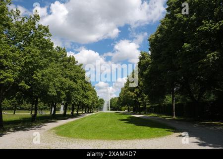 Grand parc baroque autour du palais Schleissheim dans le village d'Oberschleissheim, banlieue de Munich, Bavière, Allemagne. Banque D'Images