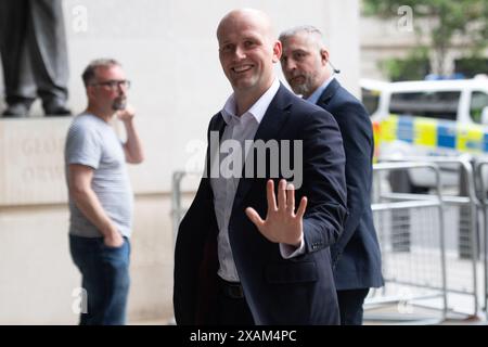 Londres, Royaume-Uni. 07 juin 2024. Stephen Flynn - le leader du SNP à Westminster arrive à la BBC Broadcasting House pour le premier débat électoral. Crédit : Justin Ng/Alamy Live News Banque D'Images