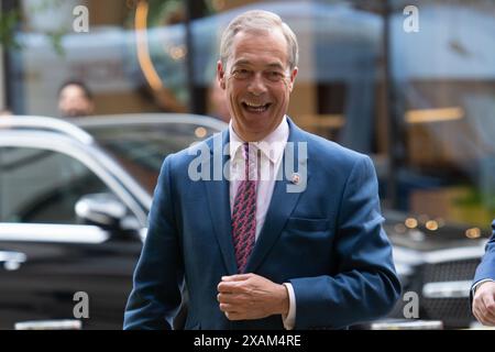 Londres, Royaume-Uni. 07 juin 2024. Nigel Farage - le leader de Reform UK arrive à la BBC Broadcasting House pour le premier débat électoral. Crédit : Justin Ng/Alamy Live News Banque D'Images